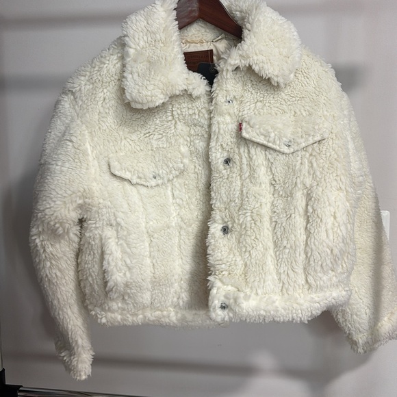 Levi's Jackets & Blazers - Levi's Baby Bubble Sherpa Trucker Jacket
In coconut milk white NWTs